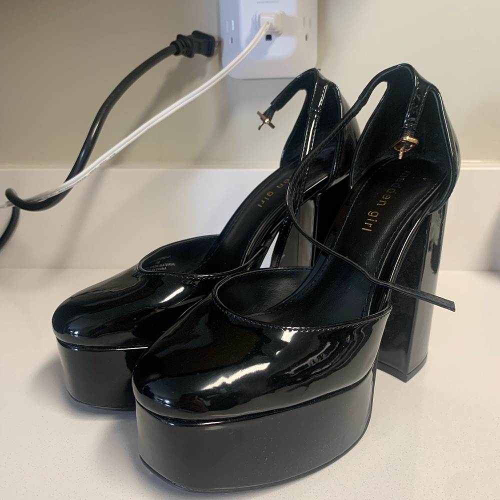 Madden Girl Dion Two-Piece Platform Pumps